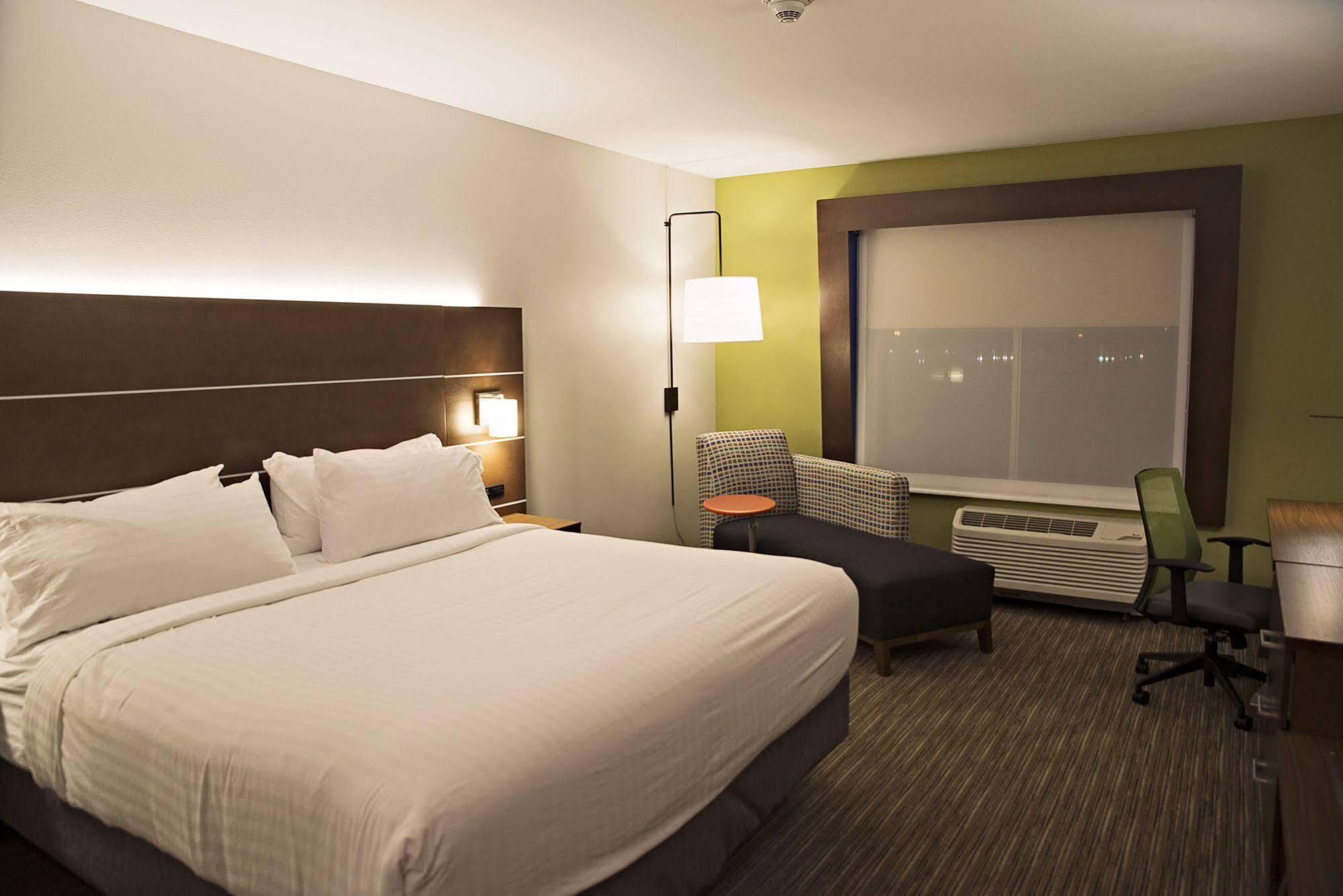 Holiday Inn Express & Suites - Rantoul By Ihg Exteriér fotografie